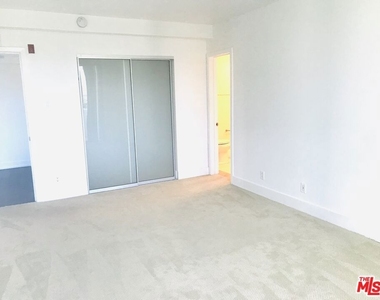 304 S Elm Drive - Photo Thumbnail 15