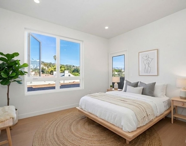 1717 Winona Boulevard - Photo Thumbnail 2
