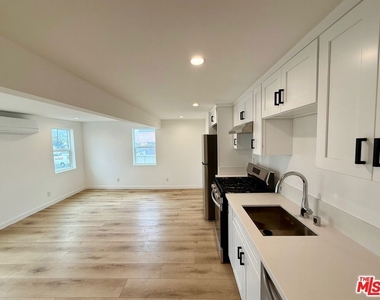 1021 Venice Boulevard - Photo Thumbnail 3