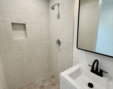 1021 Venice Boulevard - Photo Thumbnail 2