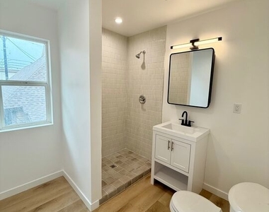 1021 Venice Boulevard - Photo Thumbnail 1