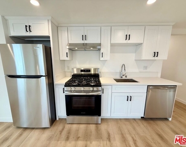 1021 Venice Boulevard - Photo Thumbnail 7