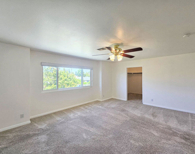 22040 Wyandotte Street - Photo Thumbnail 12