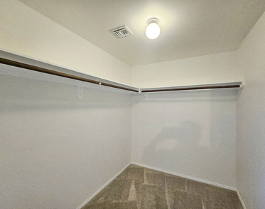 22040 Wyandotte Street - Photo Thumbnail 14