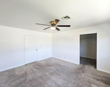 22040 Wyandotte Street - Photo Thumbnail 10