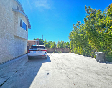 22040 Wyandotte Street - Photo Thumbnail 22