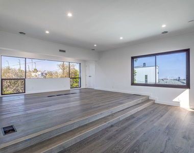 8424 Grand View Drive - Photo Thumbnail 12