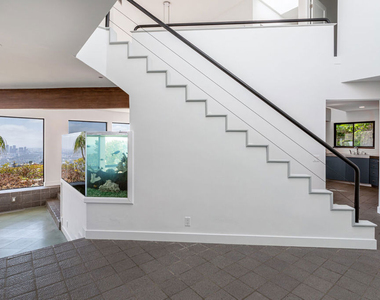 8424 Grand View Drive - Photo Thumbnail 8