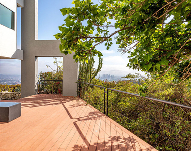 8424 Grand View Drive - Photo Thumbnail 21