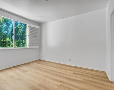 2222 Beachwood Drive - Photo Thumbnail 21