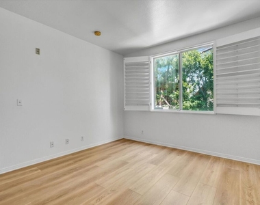 2222 Beachwood Drive - Photo Thumbnail 22
