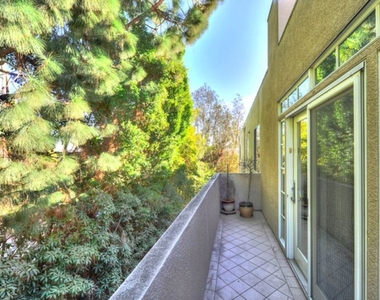 2222 Beachwood Drive - Photo Thumbnail 8