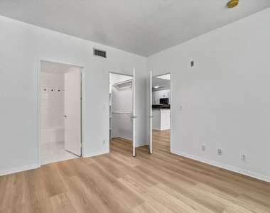 2222 Beachwood Drive - Photo Thumbnail 23