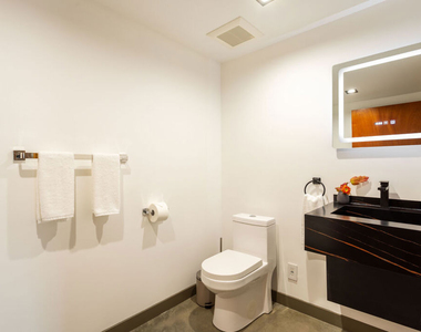 547 N Sweetzer Avenue - Photo Thumbnail 13