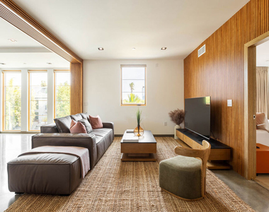 547 N Sweetzer Avenue - Photo Thumbnail 5