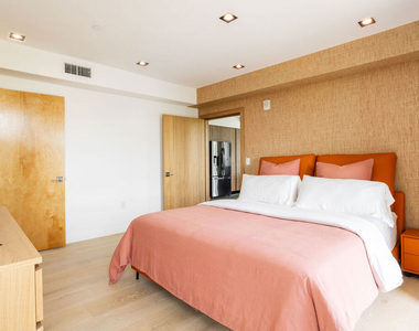 547 N Sweetzer Avenue - Photo Thumbnail 6