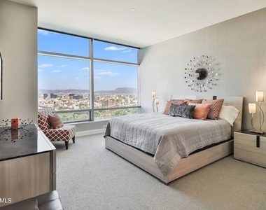 900 W Olympic Boulevard - Photo Thumbnail 22