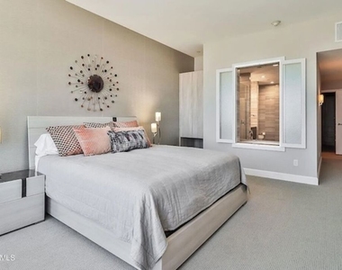 900 W Olympic Boulevard - Photo Thumbnail 25