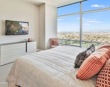 900 W Olympic Boulevard - Photo Thumbnail 23