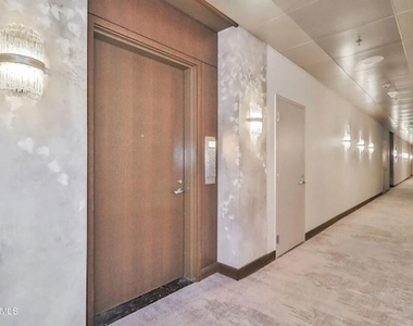 900 W Olympic Boulevard - Photo Thumbnail 10