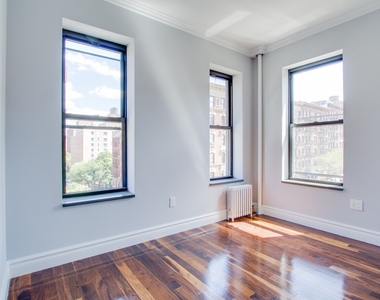 Lexington Avenue and East 101st Street - Photo Thumbnail 2