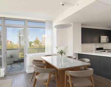 321 W 110th St - Photo Thumbnail 3