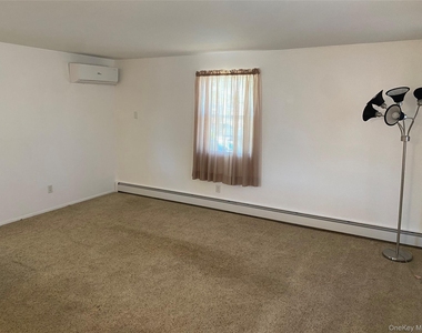 124 Chelsea Avenue - Photo Thumbnail 2