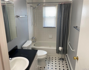 124 Chelsea Avenue - Photo Thumbnail 3