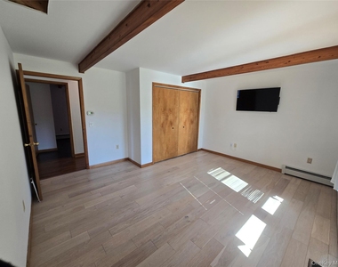 36 Ten Broeck Lane - Photo Thumbnail 12