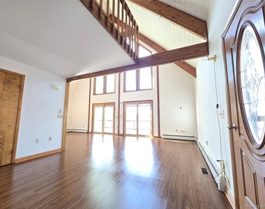 36 Ten Broeck Lane - Photo Thumbnail 6