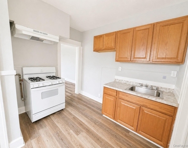 144 Mansion Street - Photo Thumbnail 4