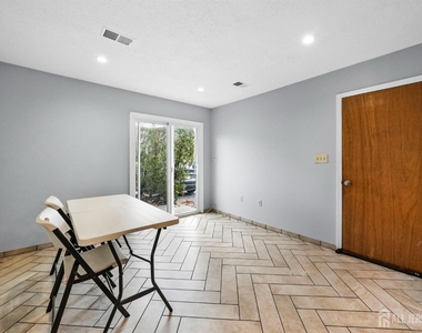 34 Sassafras Court - Photo Thumbnail 10