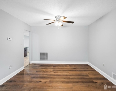 34 Sassafras Court - Photo Thumbnail 5
