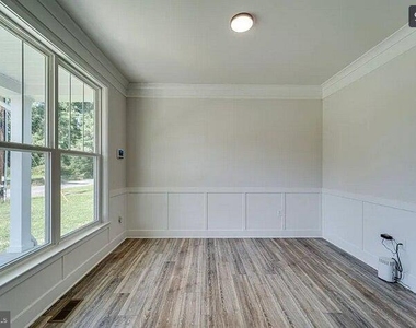 7 Limox Lane - Photo Thumbnail 8