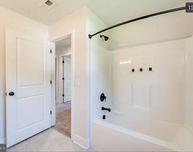 7 Limox Lane - Photo Thumbnail 14