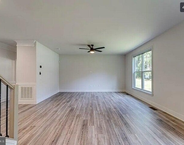 7 Limox Lane - Photo Thumbnail 3
