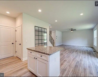 7 Limox Lane - Photo Thumbnail 6