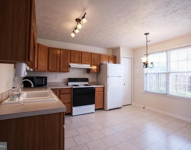 10502 Guilderland Court - Photo Thumbnail 3