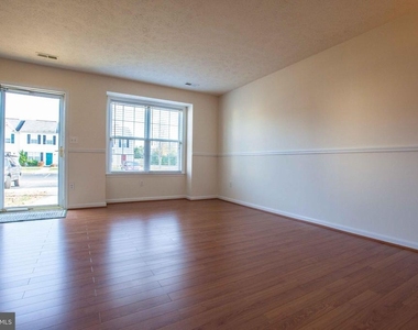 10502 Guilderland Court - Photo Thumbnail 2