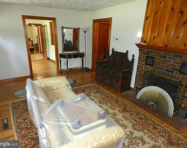 9517 Brock Road - Photo Thumbnail 1