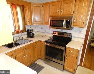 9517 Brock Road - Photo Thumbnail 6