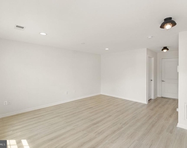36 Madison Street - Photo Thumbnail 4