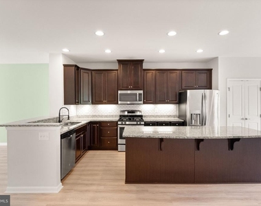 36 Madison Street - Photo Thumbnail 12
