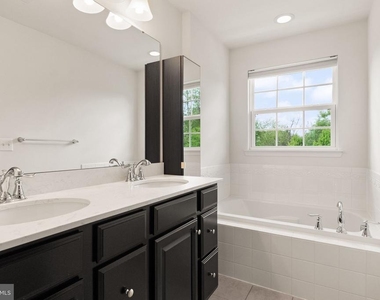 36 Madison Street - Photo Thumbnail 18