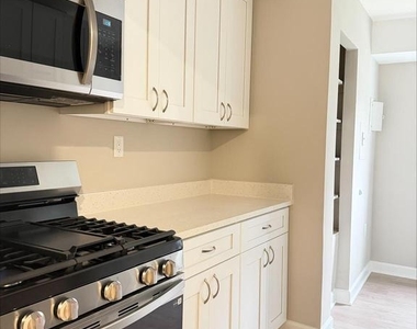 5931 Quantrell Avenue - Photo Thumbnail 4