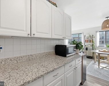 1200 S Arlington Ridge Road - Photo Thumbnail 10