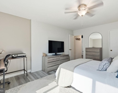 1200 S Arlington Ridge Road - Photo Thumbnail 15