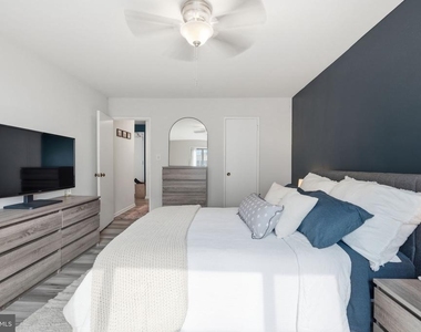 1200 S Arlington Ridge Road - Photo Thumbnail 14