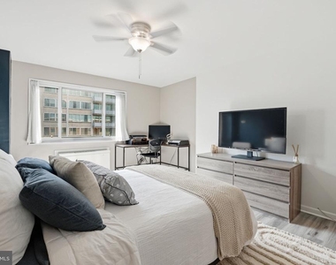 1200 S Arlington Ridge Road - Photo Thumbnail 17