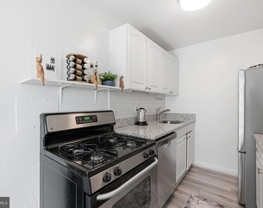 1200 S Arlington Ridge Road - Photo Thumbnail 9